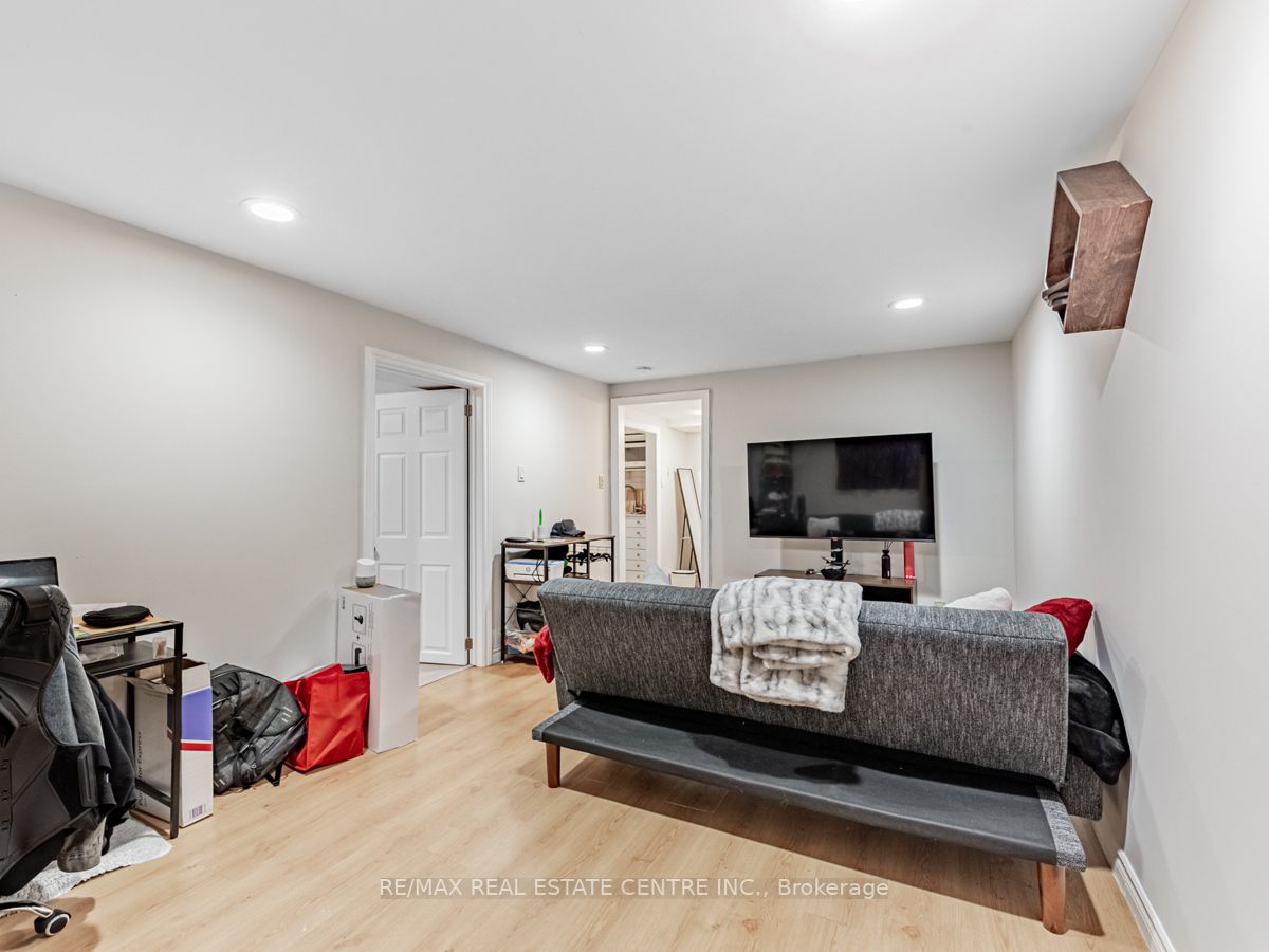 3576 Ash Row Cres