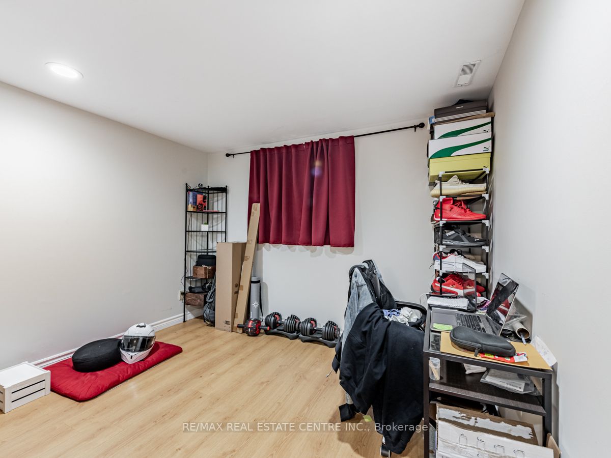 3576 Ash Row Cres