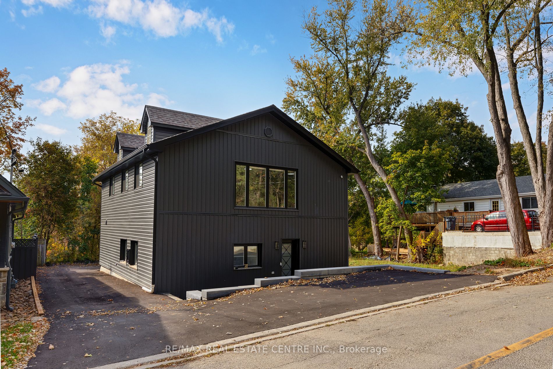 37-39 River Rd