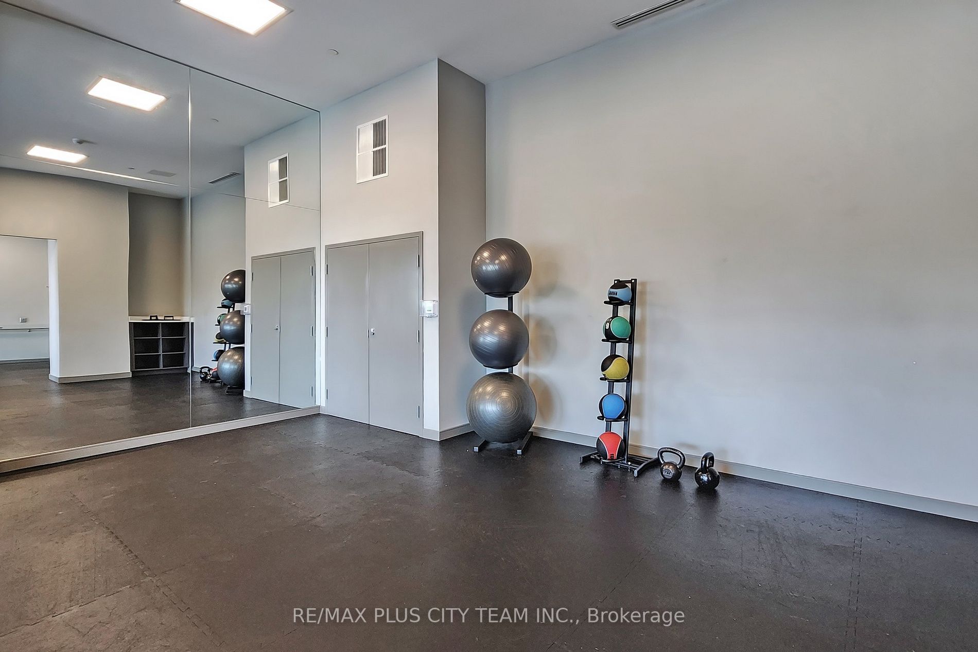 50 Thomas Riley Road, #906