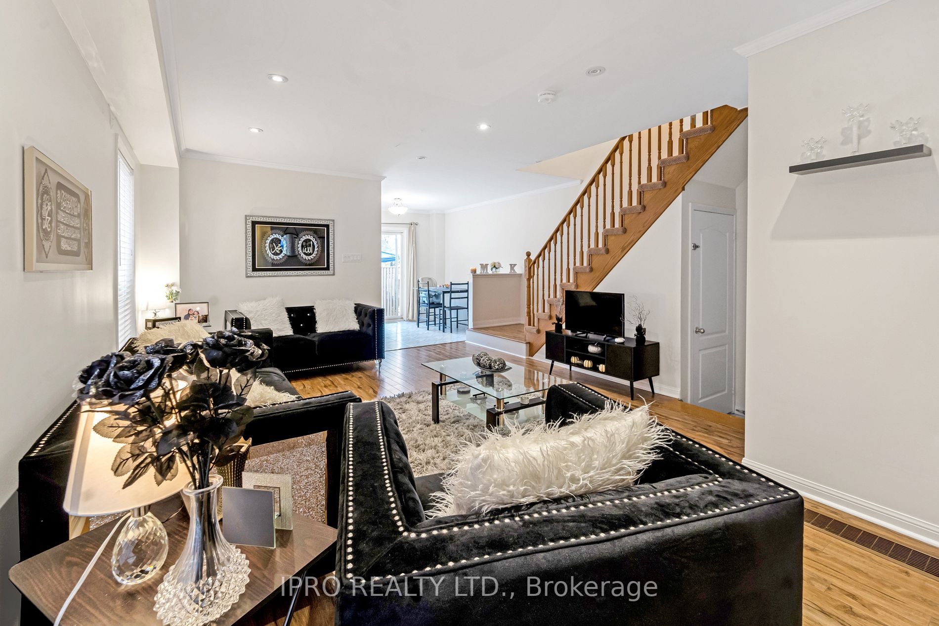 573 Willmott Crescent