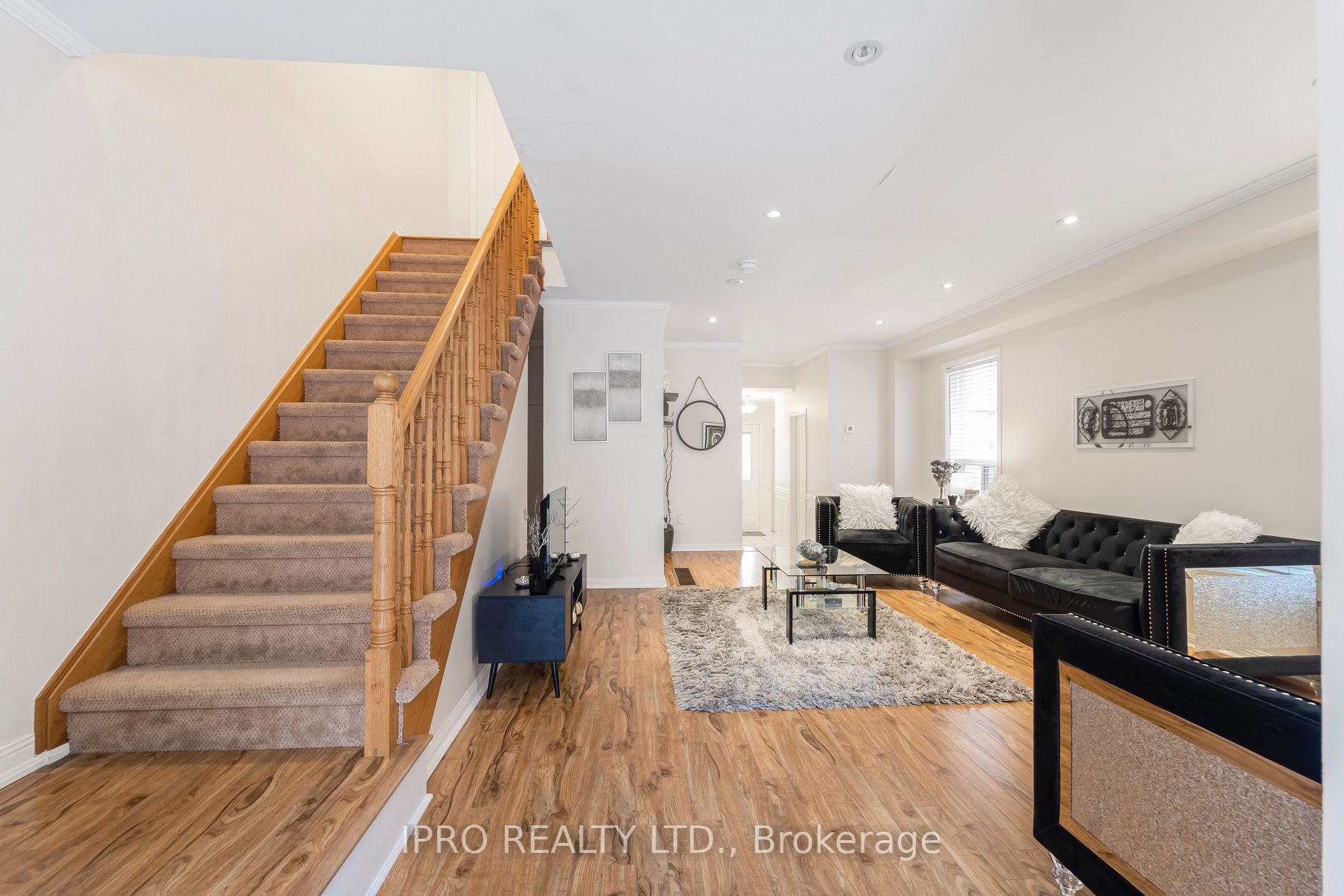 573 Willmott Crescent