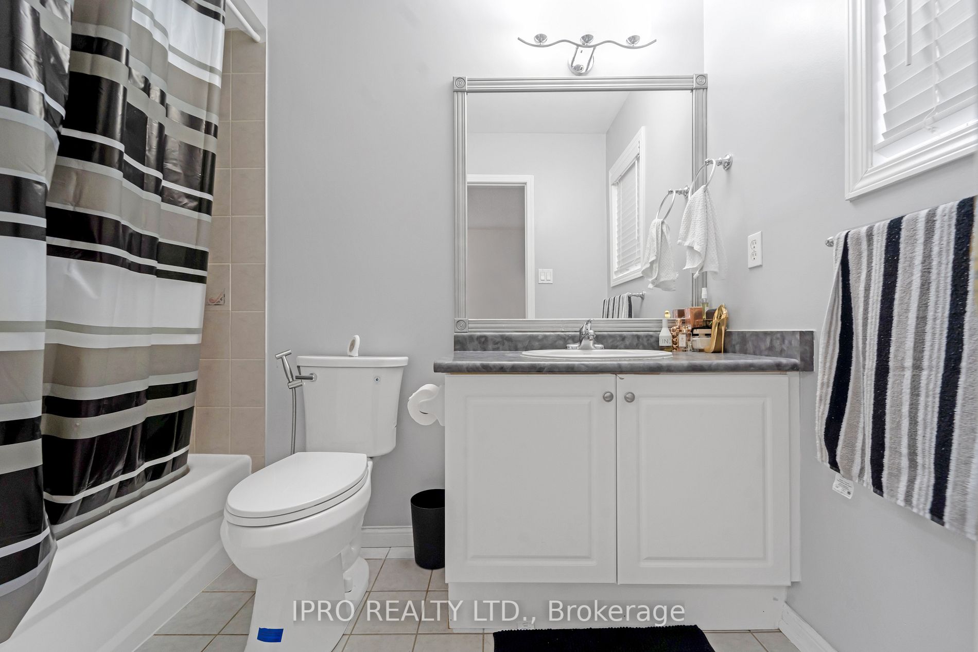 573 Willmott Crescent