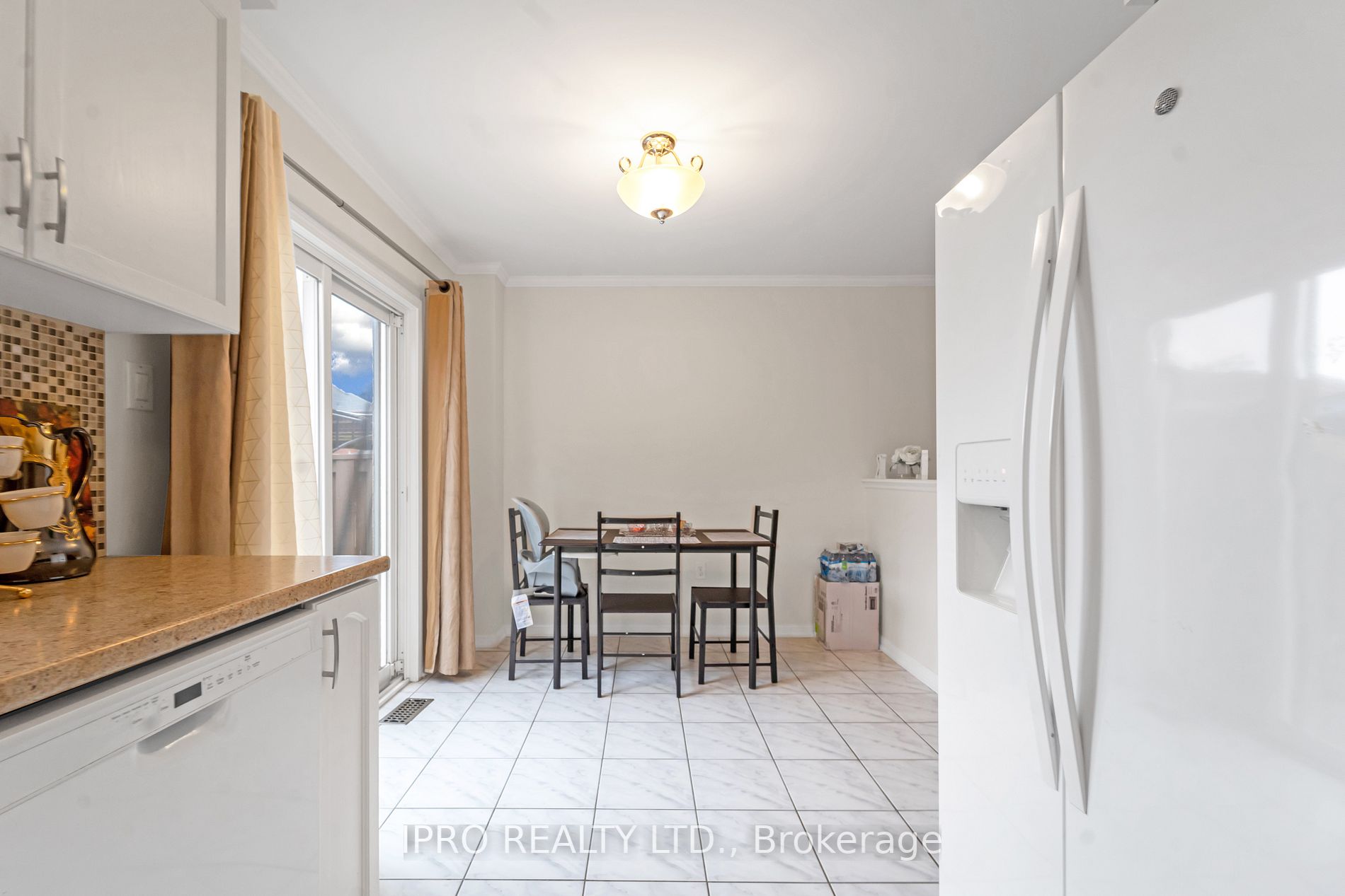 573 Willmott Crescent