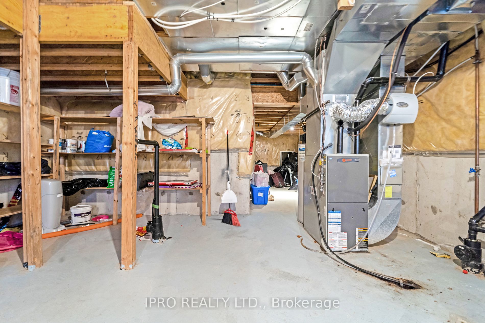 573 Willmott Crescent
