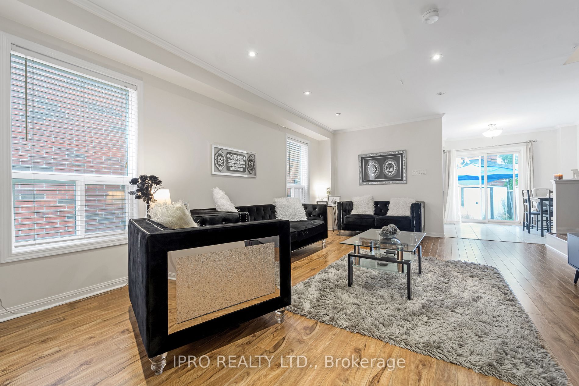 573 Willmott Crescent