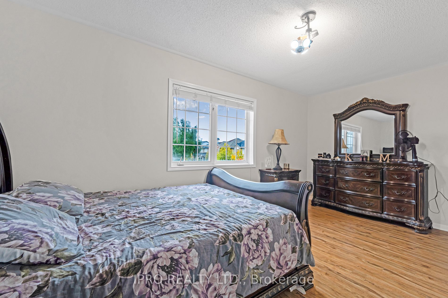 573 Willmott Crescent