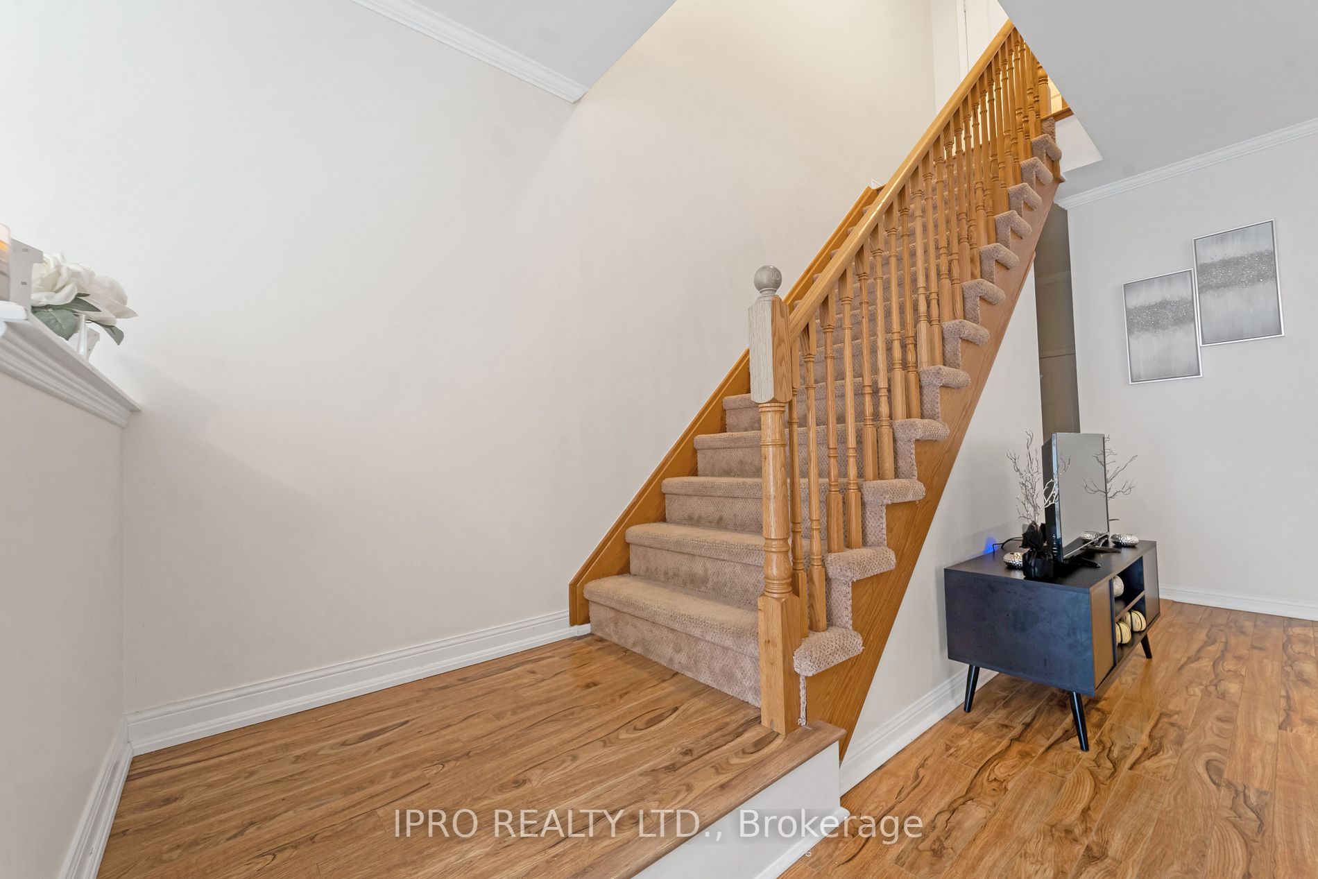 573 Willmott Crescent