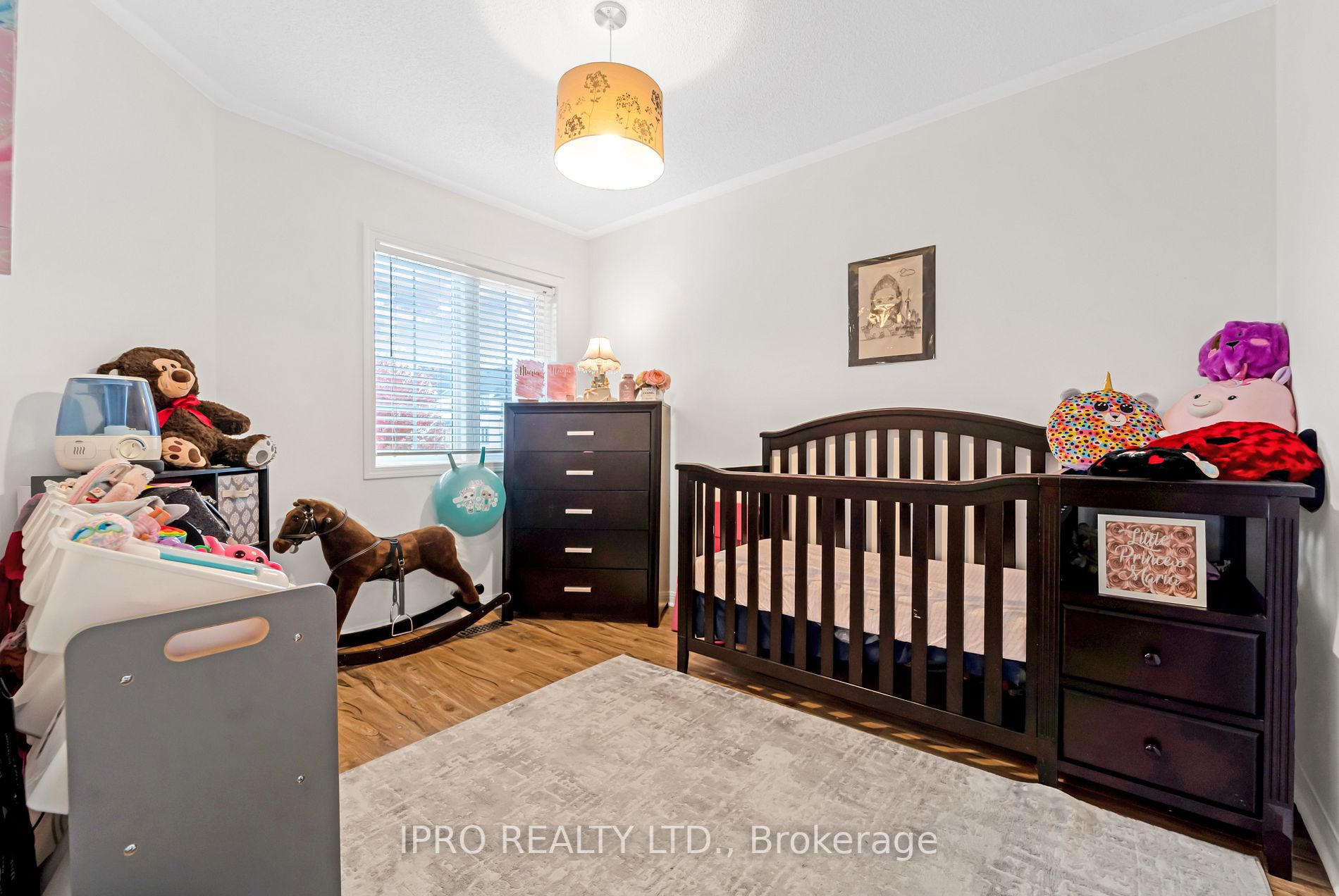 573 Willmott Crescent