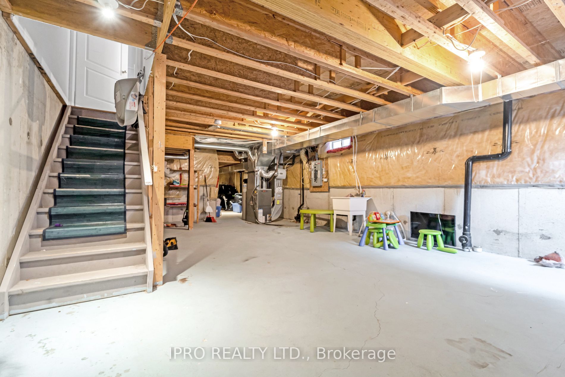 573 Willmott Crescent