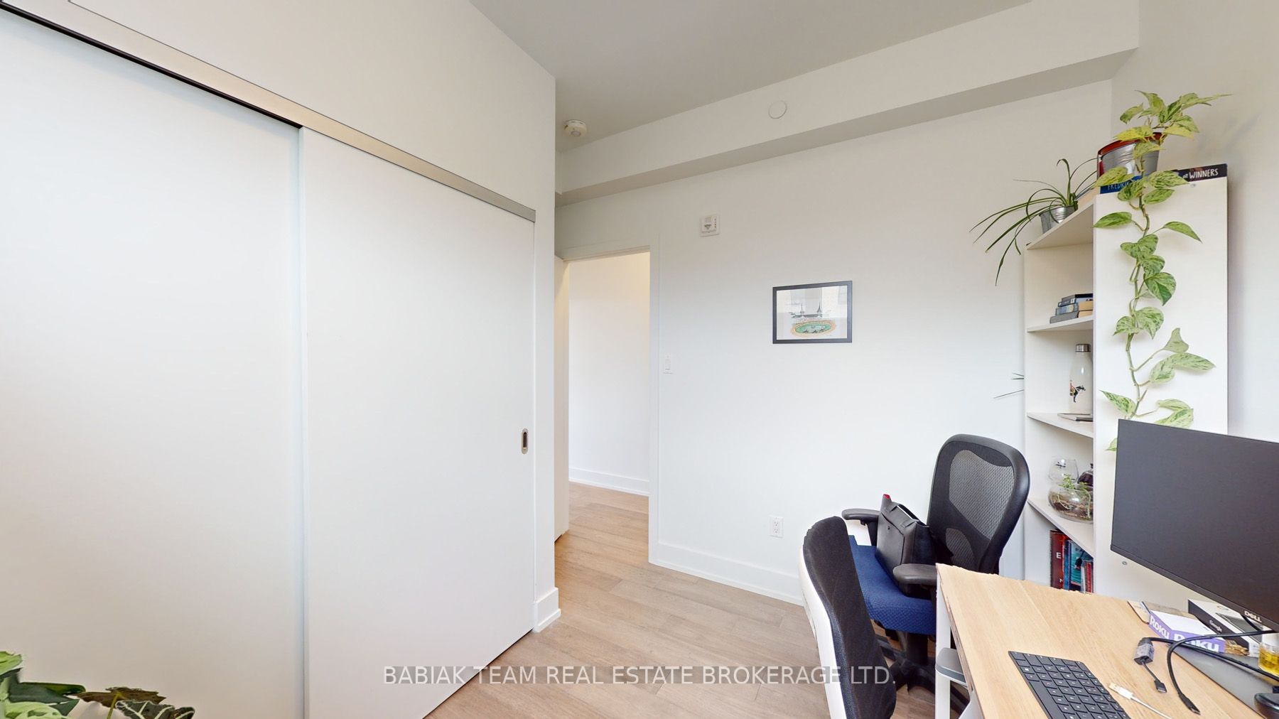 3258 Dundas St W