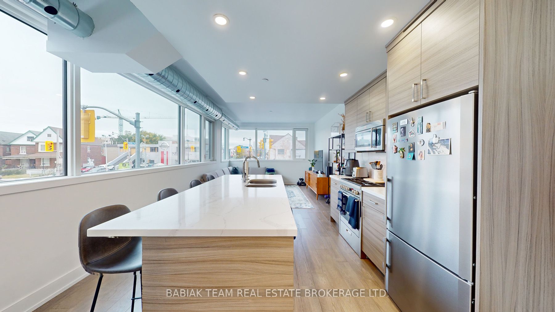3258 Dundas St W