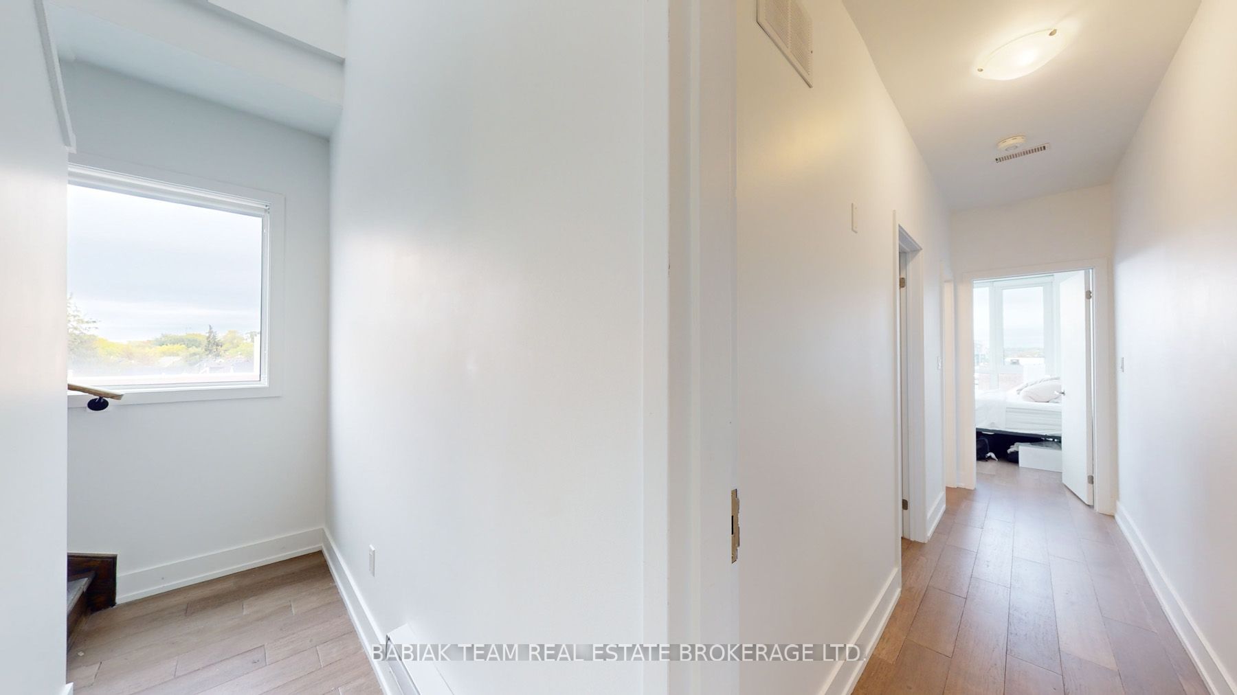 3258 Dundas St W