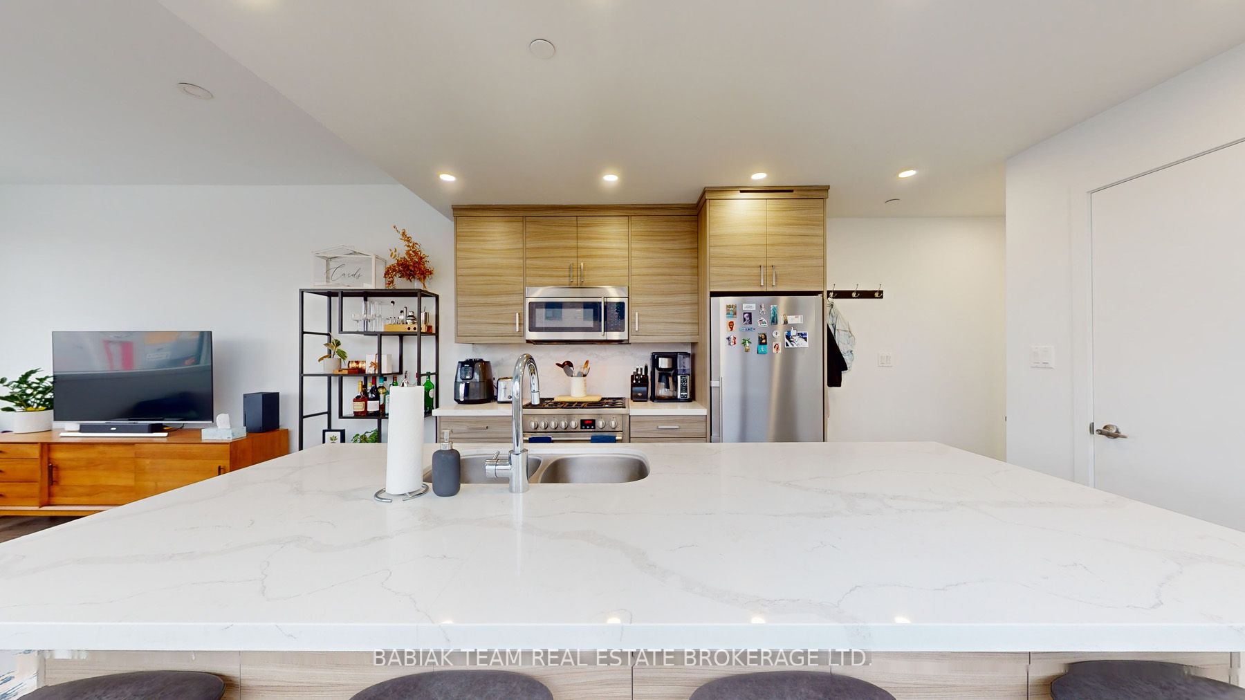 3258 Dundas St W