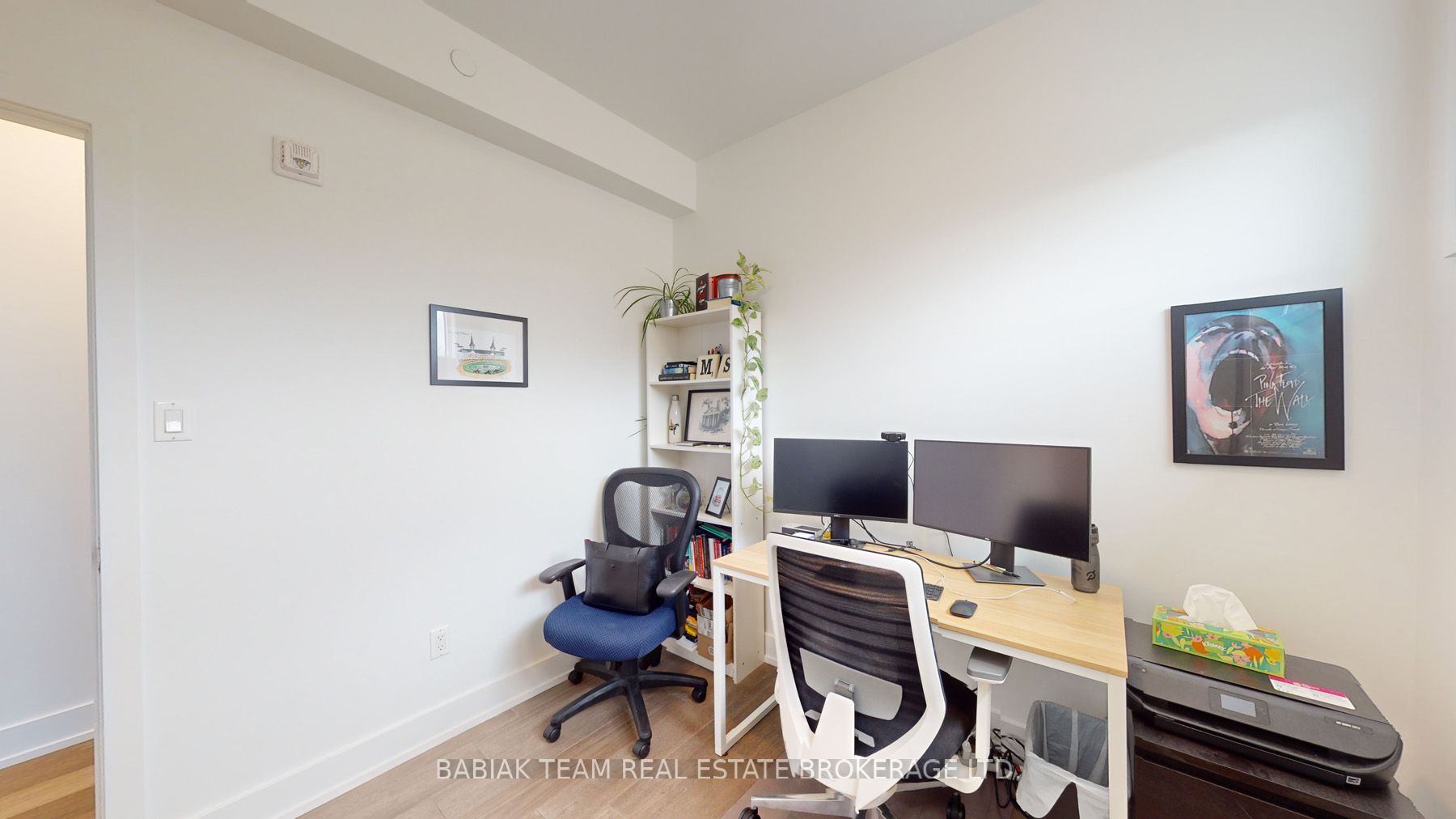 3258 Dundas St W