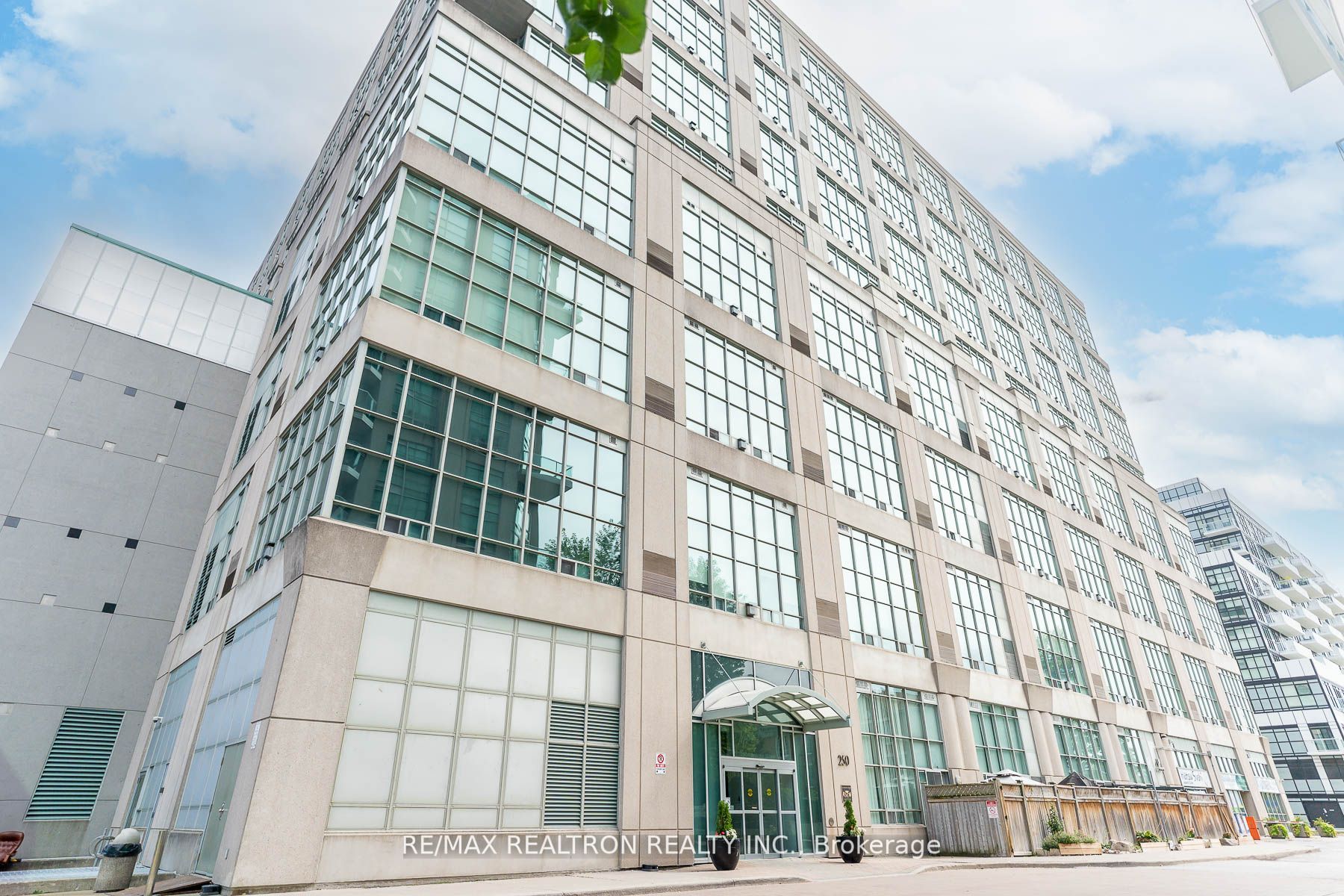 250 Manitoba Street, #616