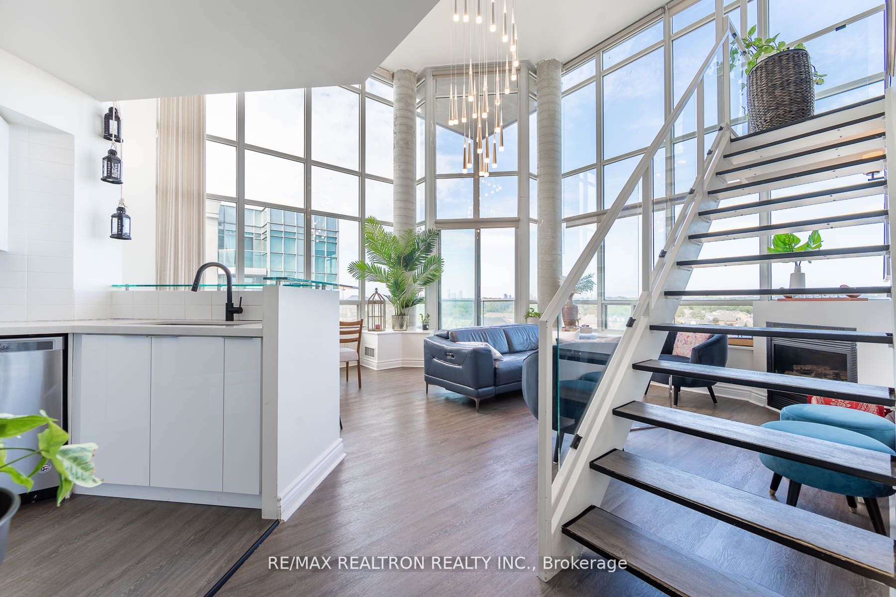 250 Manitoba Street, #616