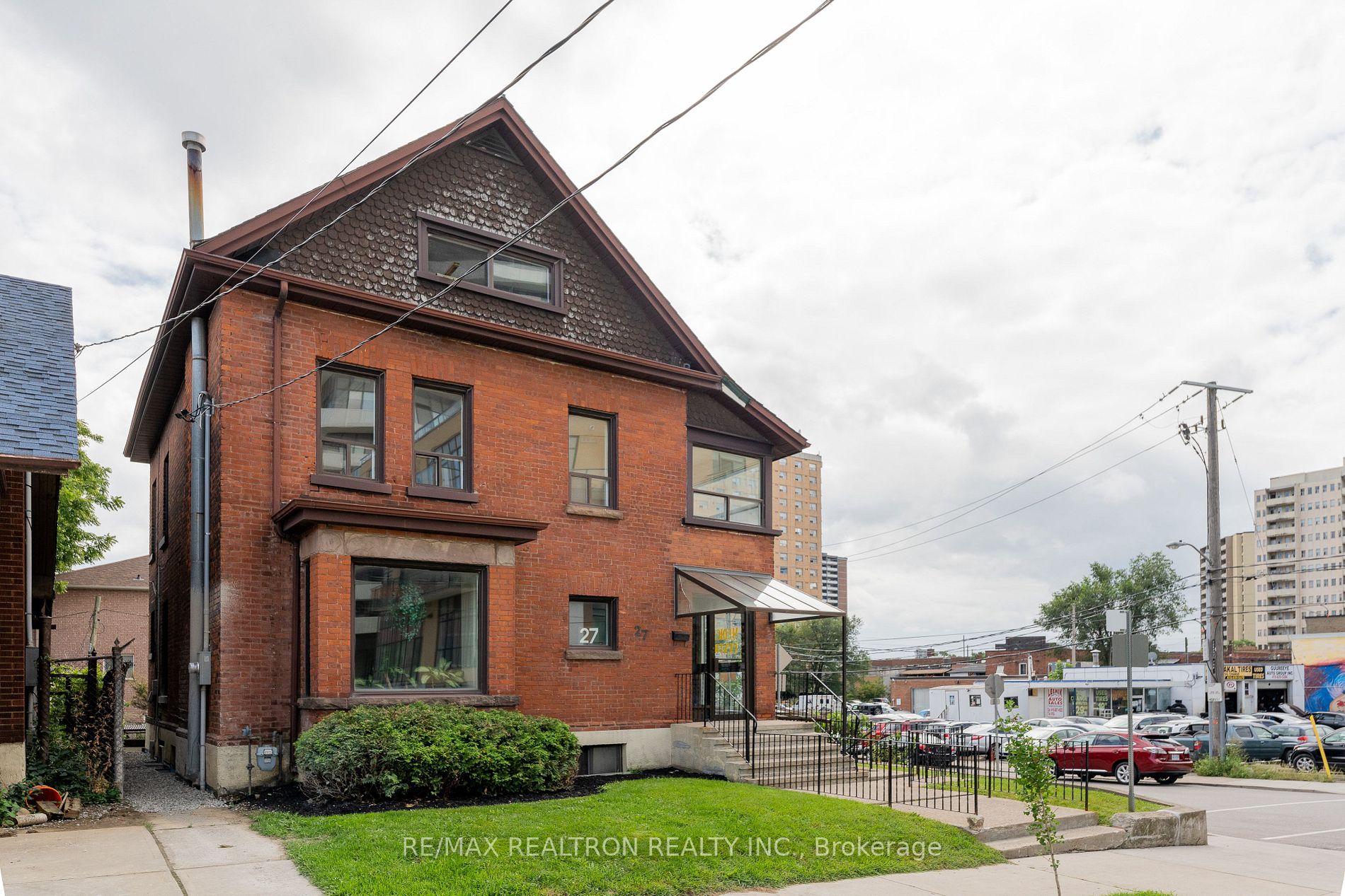 27 John St