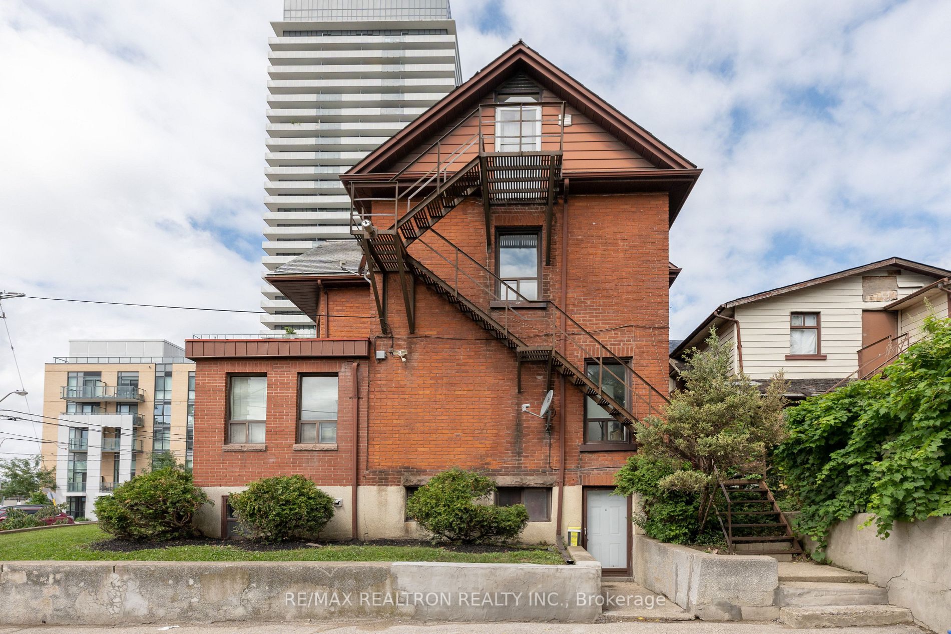 27 John St