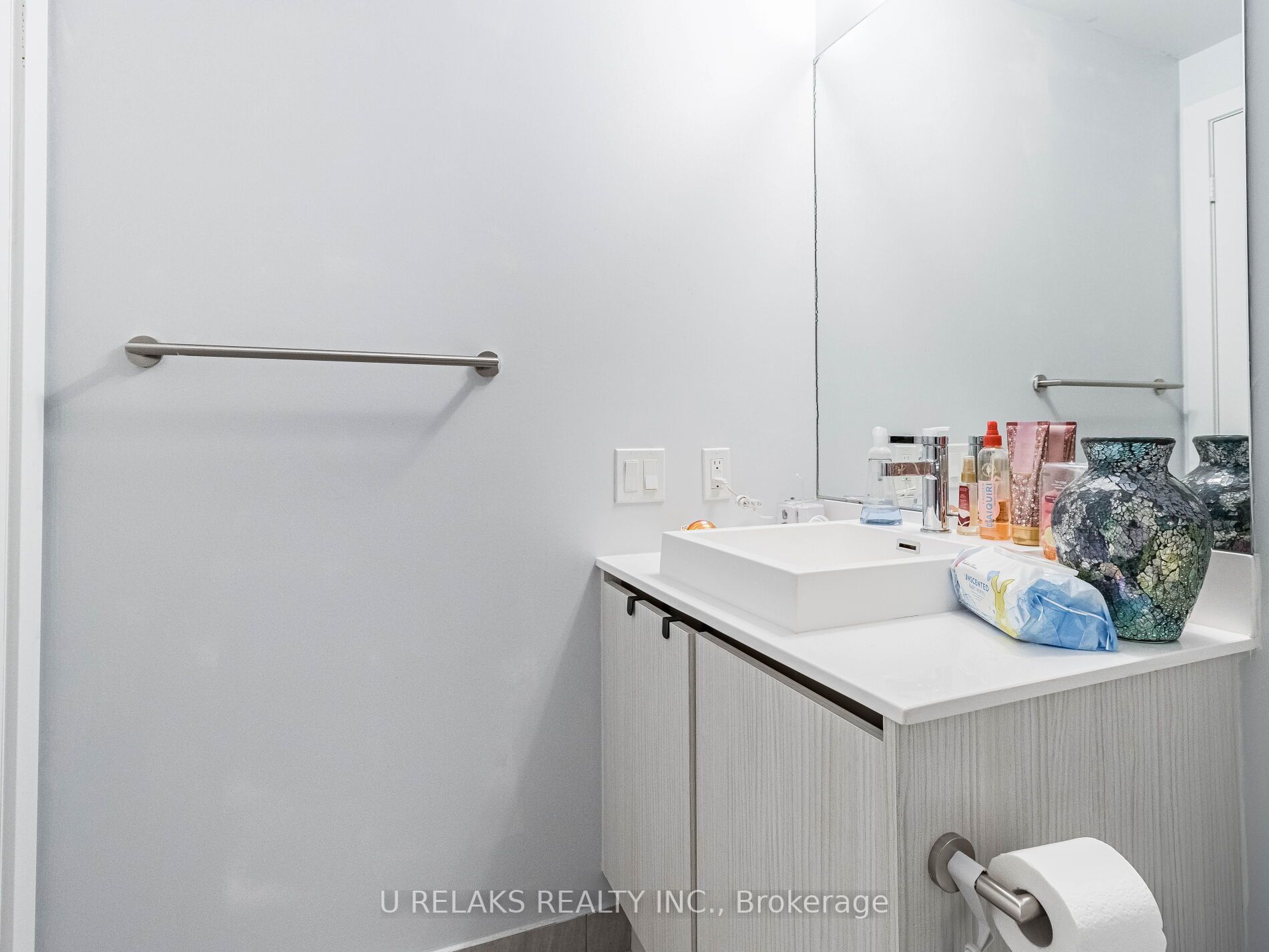 251 Manitoba St, #330