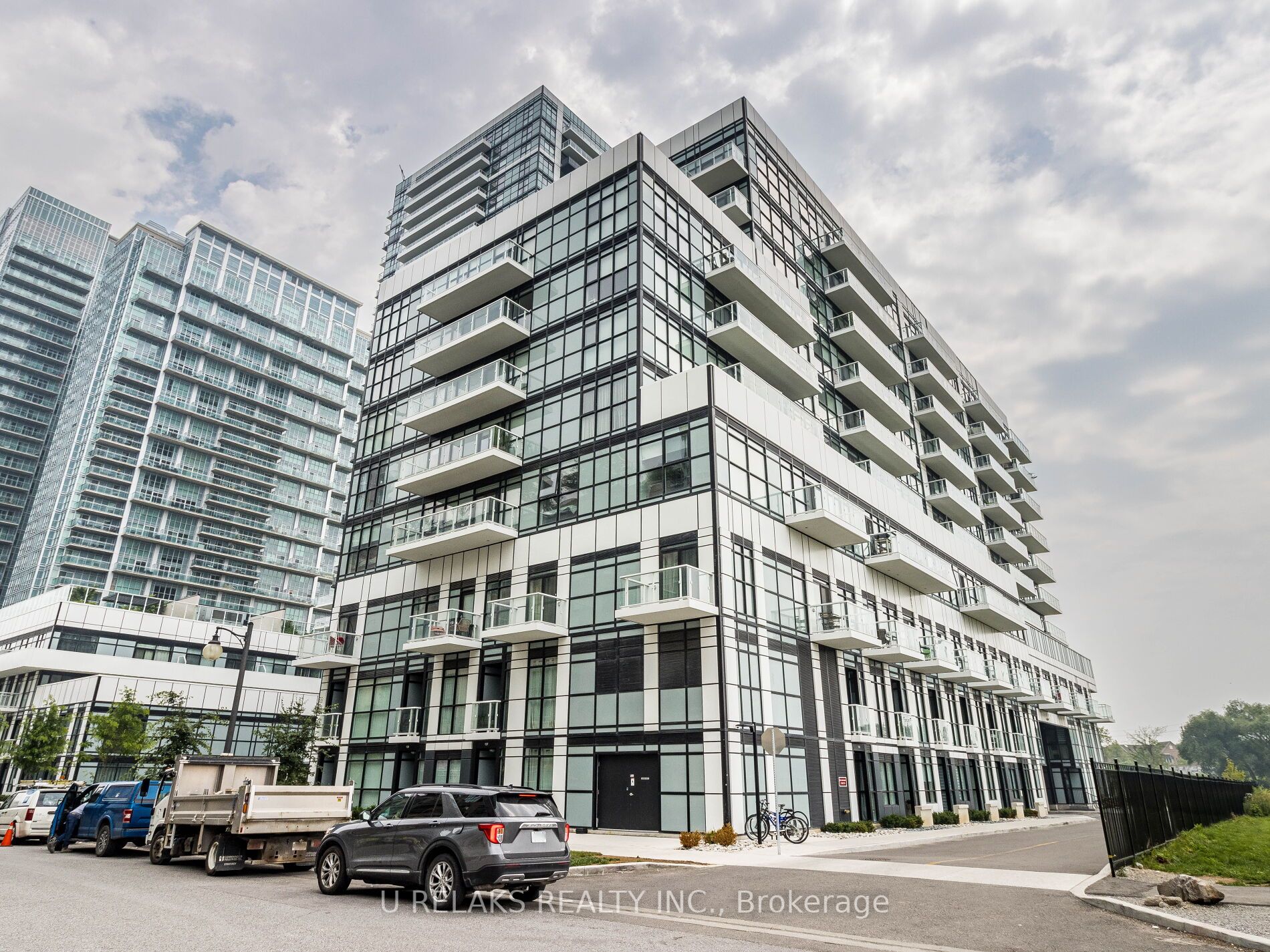 251 Manitoba St, #330