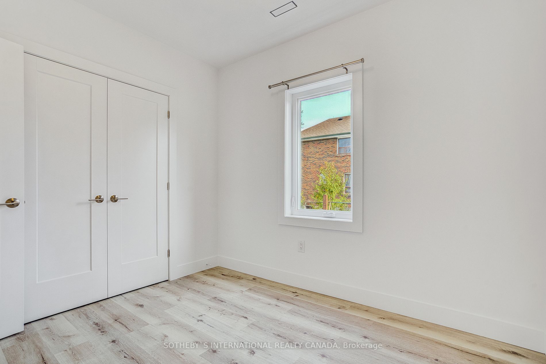 1937 Lawrence Ave W