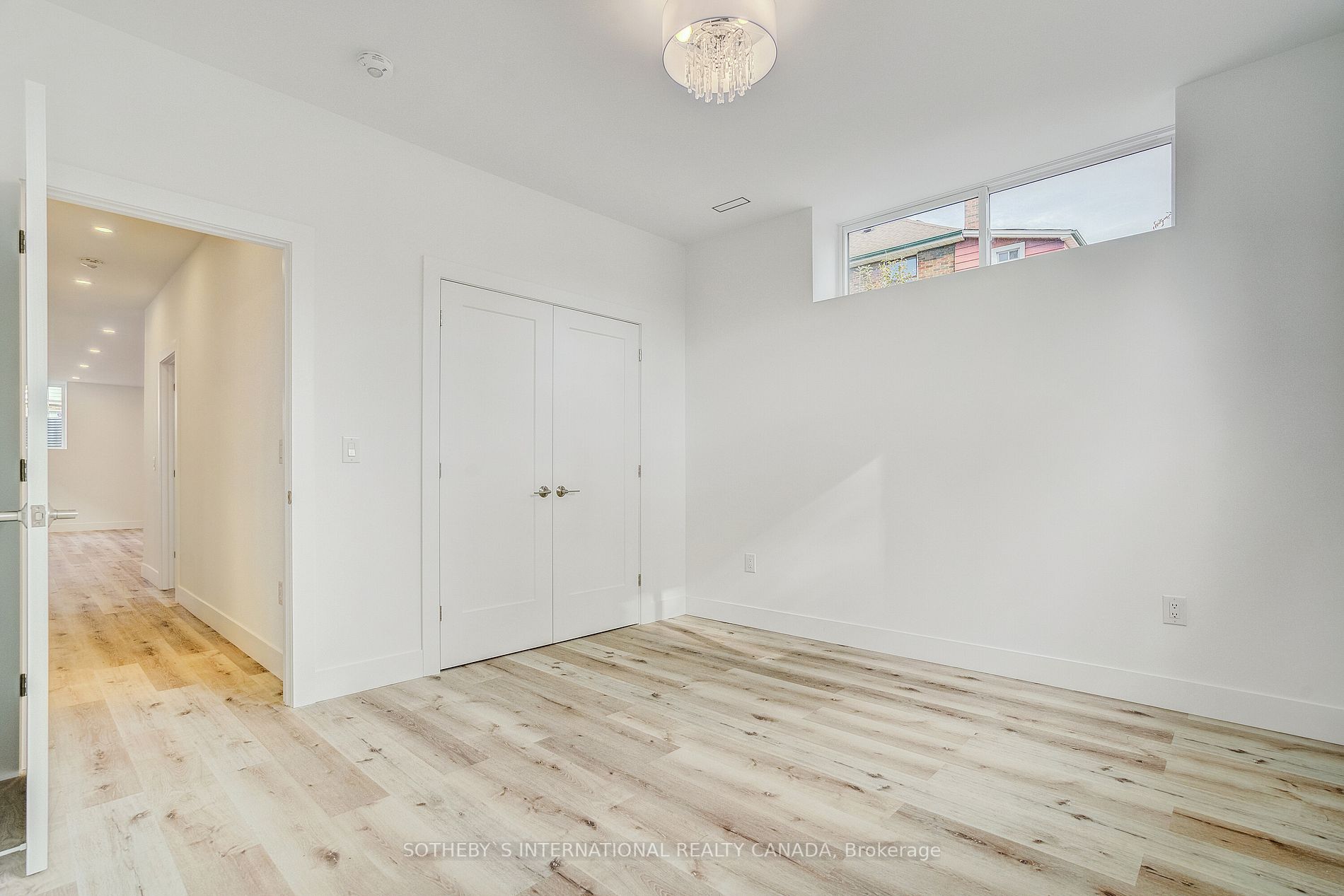 1937 Lawrence Ave W