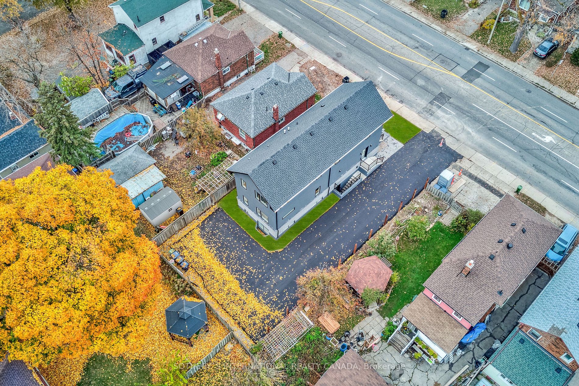 1937 Lawrence Ave W