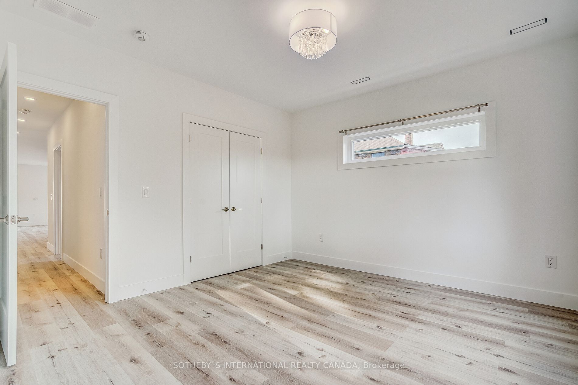 1937 Lawrence Ave W