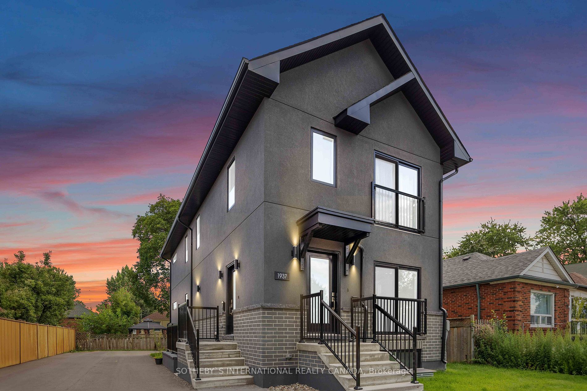 1937 Lawrence Ave W
