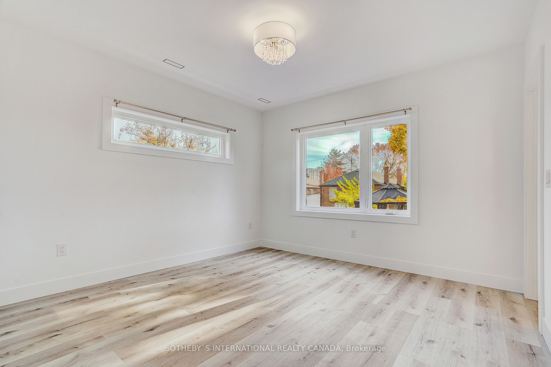 1937 Lawrence Ave W