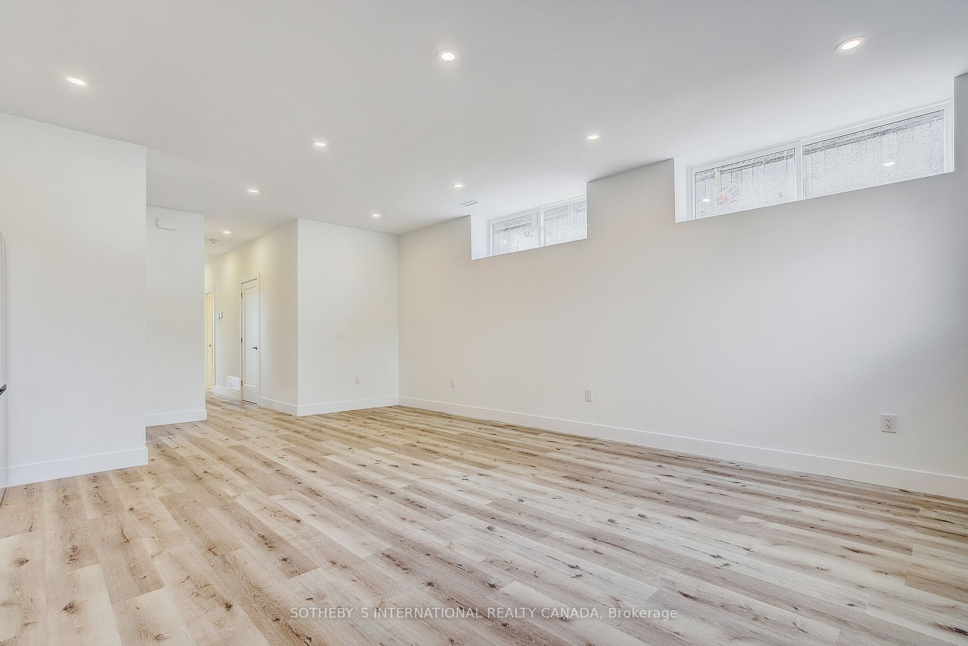 1937 Lawrence Ave W