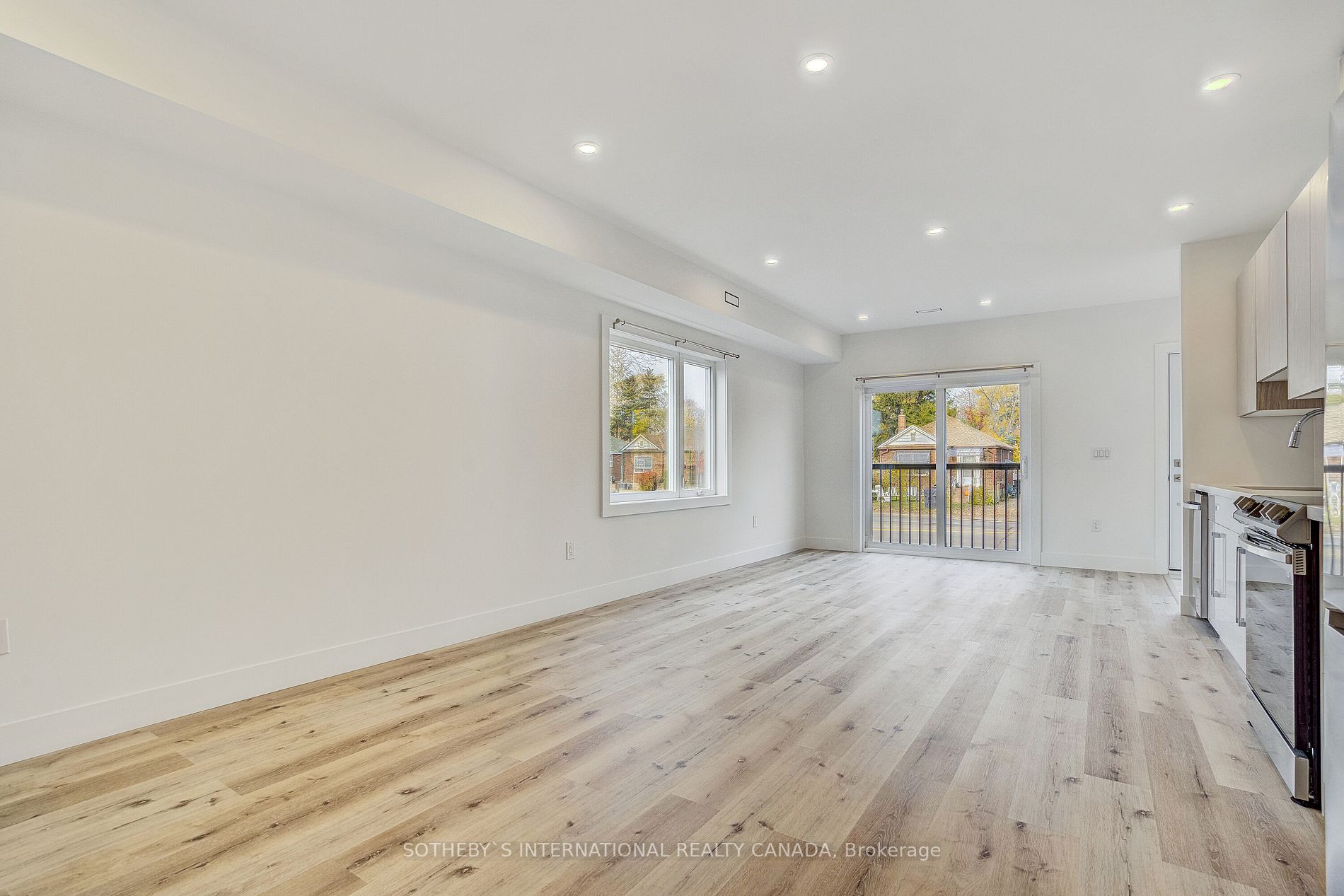 1937 Lawrence Ave W