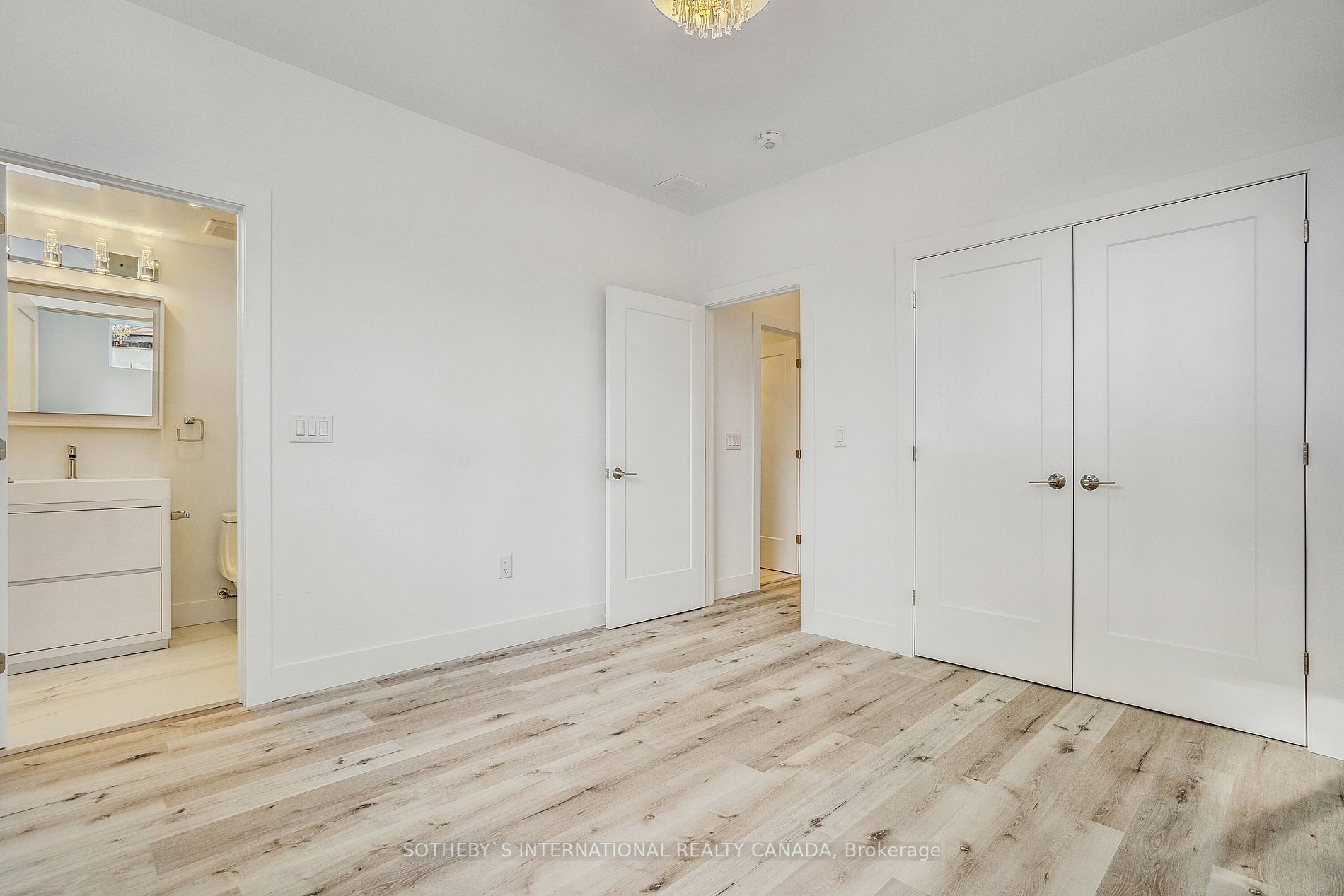 1937 Lawrence Ave W