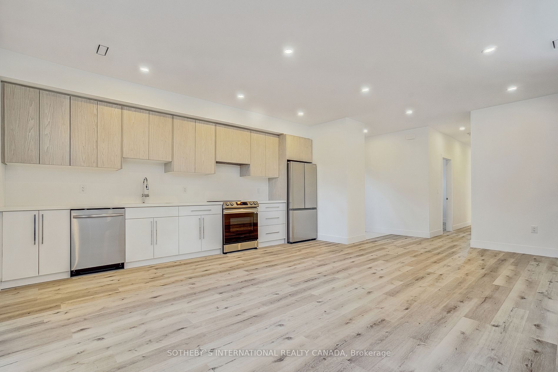 1937 Lawrence Ave W