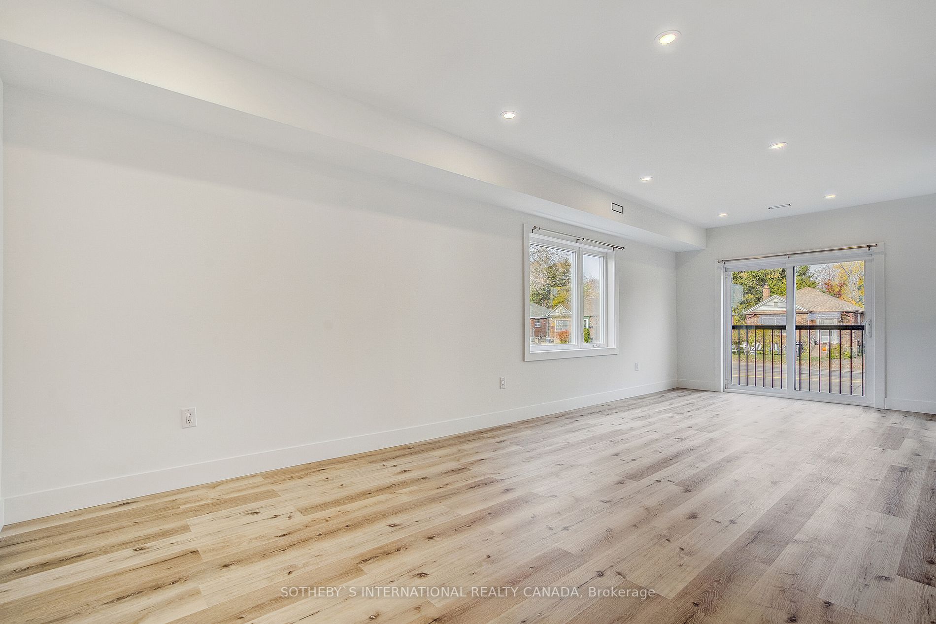 1937 Lawrence Ave W