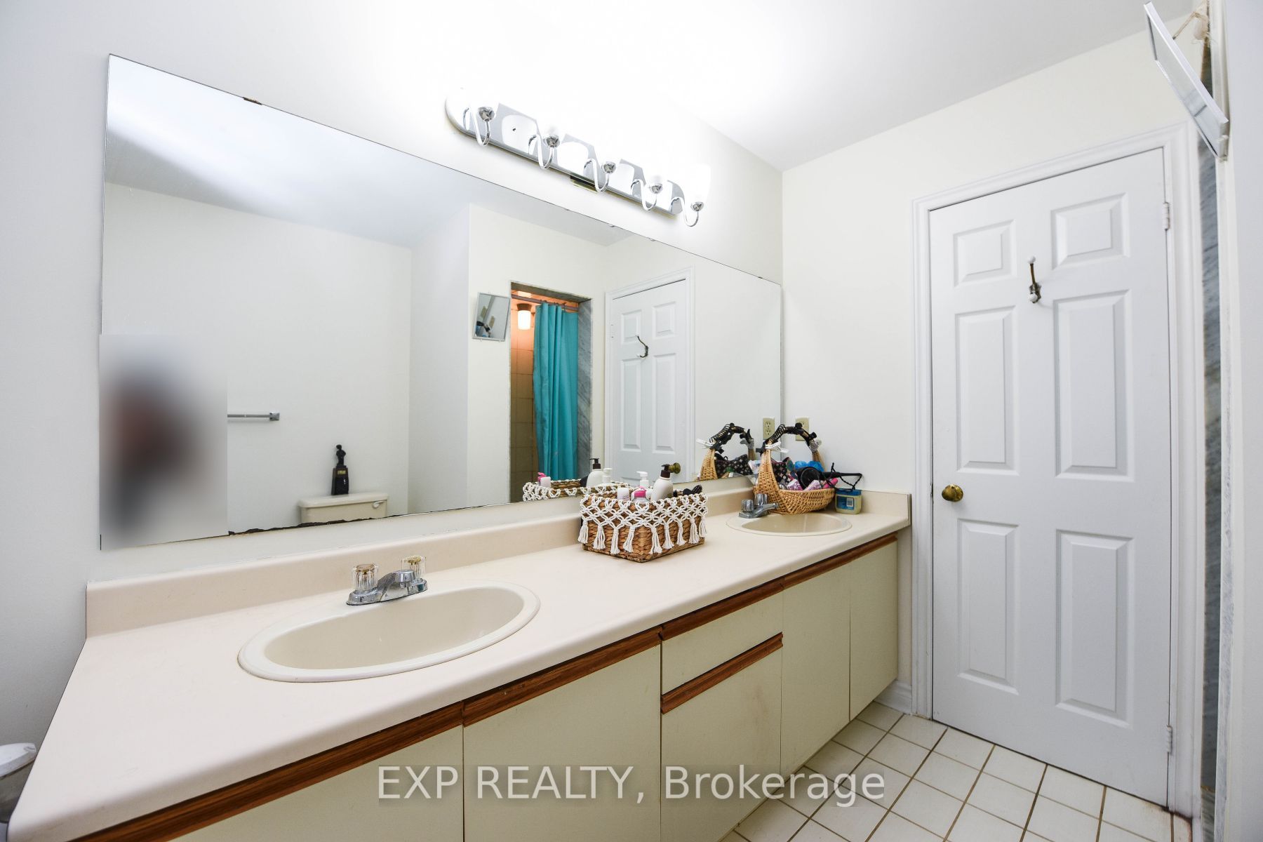 3307 Charlebrook Crt