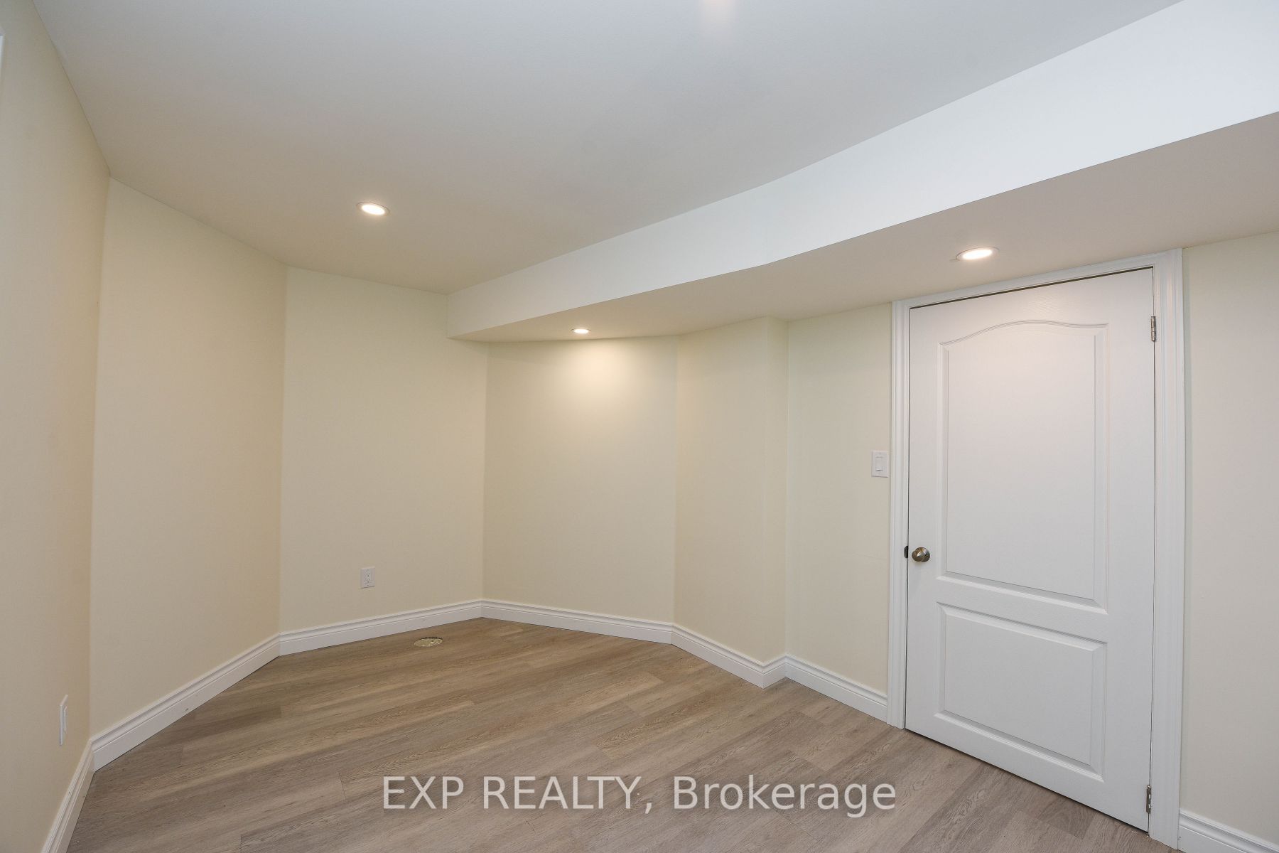 3307 Charlebrook Crt