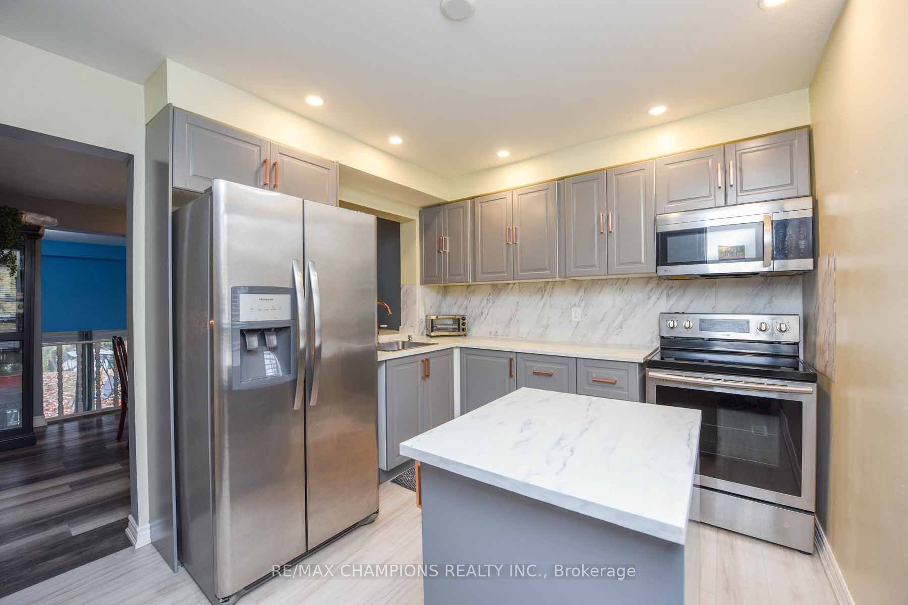 7707 Darcel Ave, #26