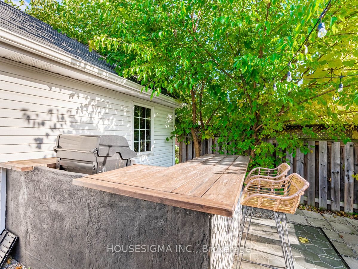 444 Plains Road W