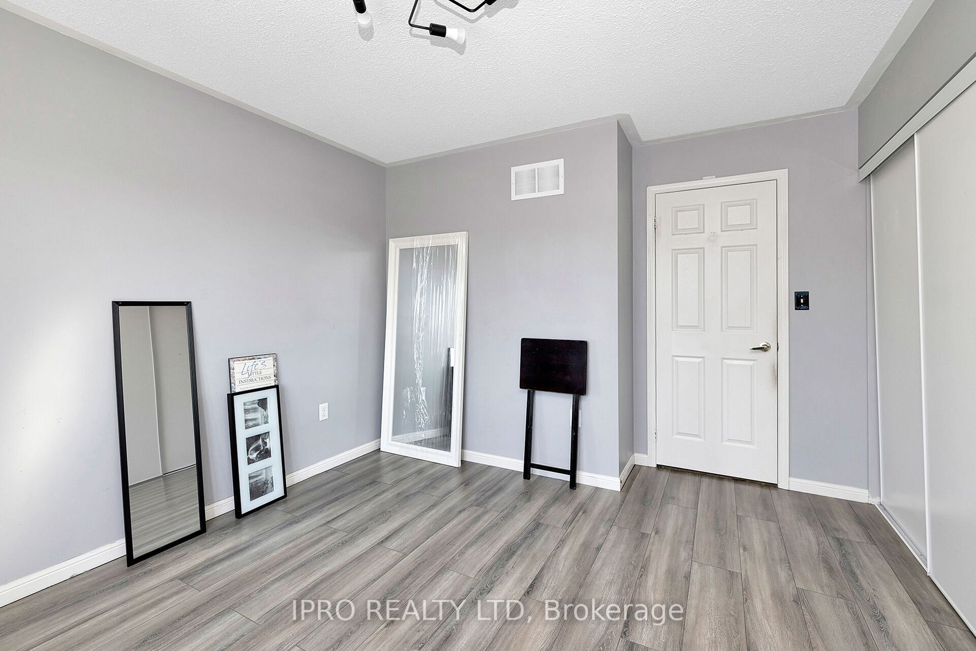 11 Bonavista Dr