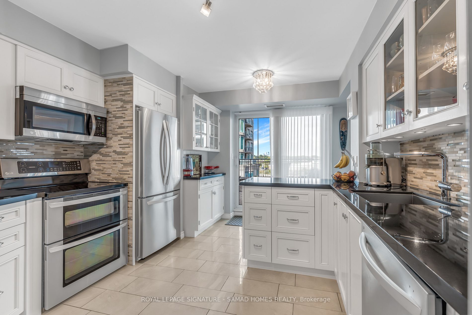 2111 Lake Shore Blvd W, #818