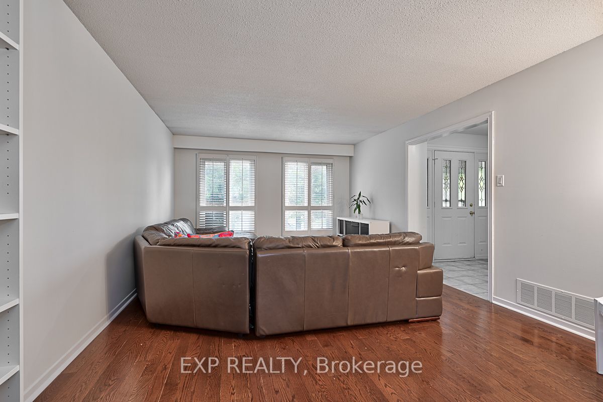 1213 Willowbrook Dr