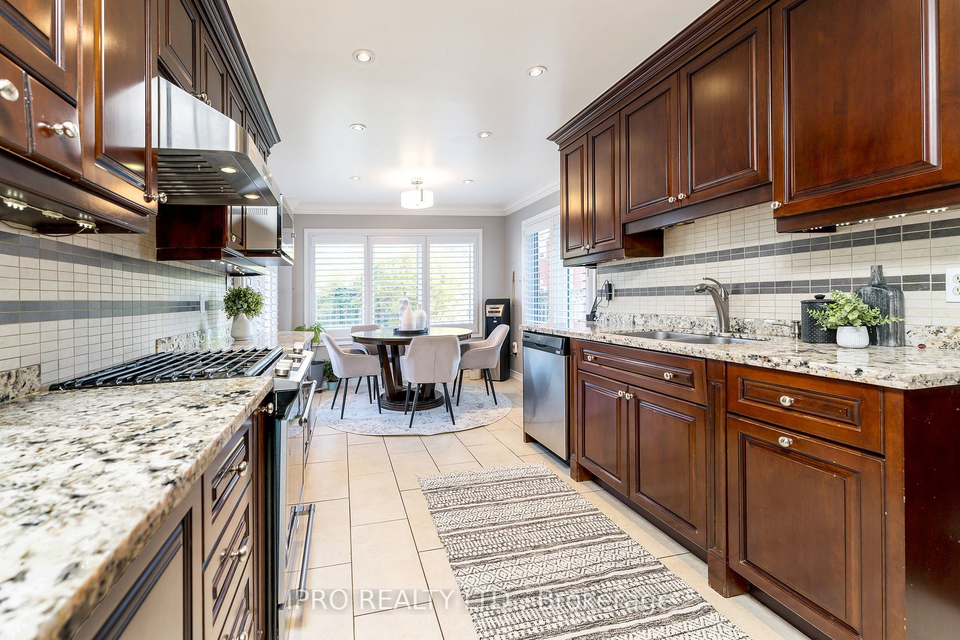 11 Turtlecreek Blvd E