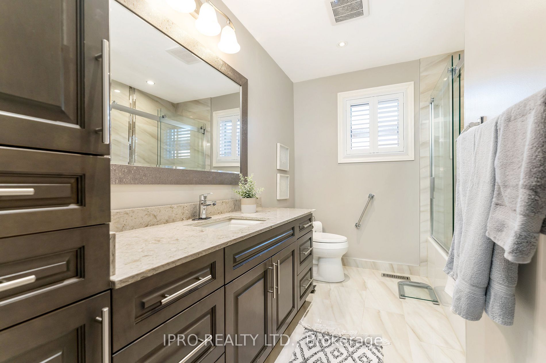 11 Turtlecreek Blvd E