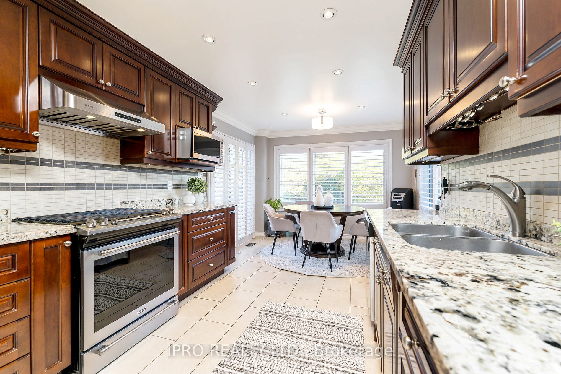 11 Turtlecreek Blvd E