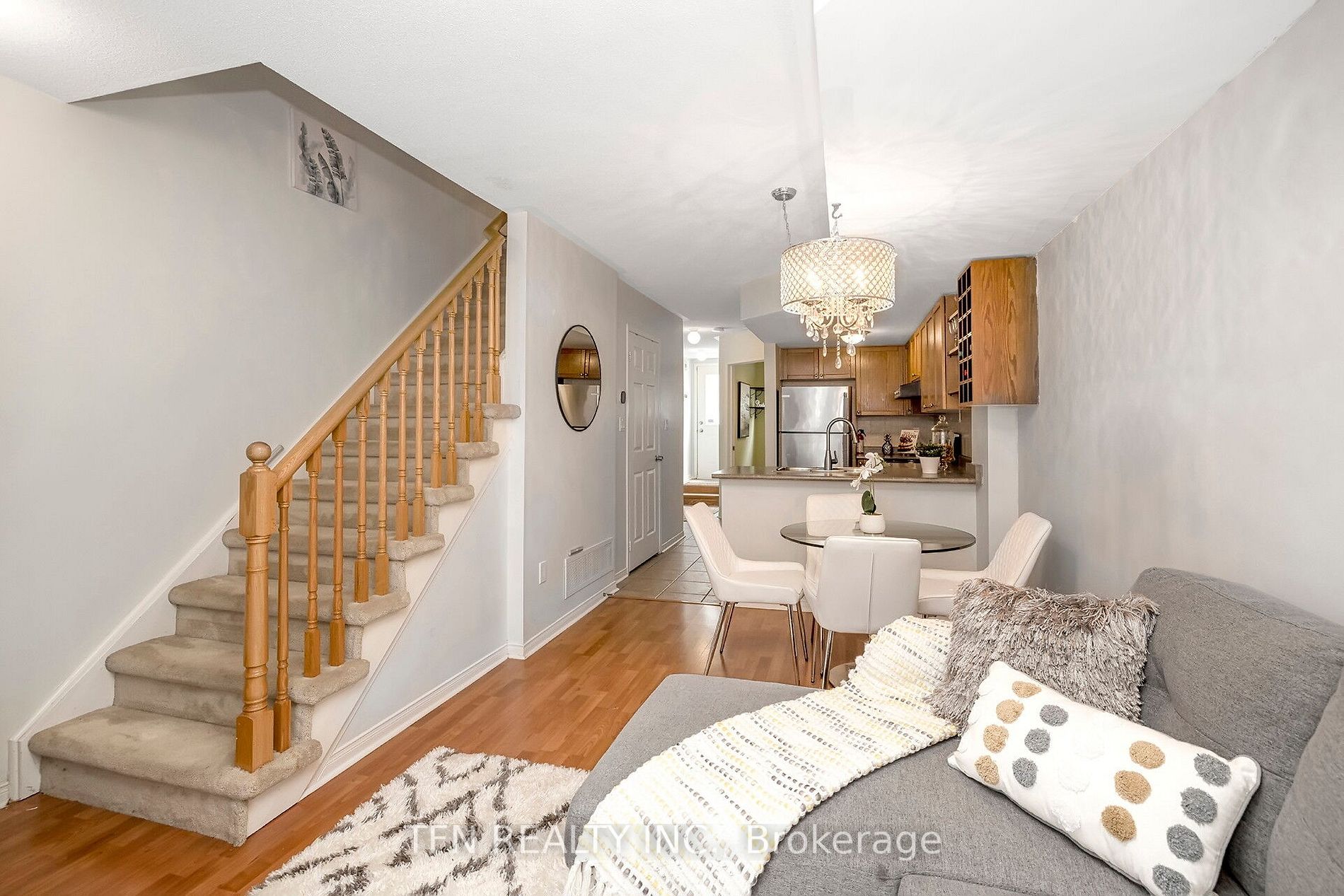 60 Turntable Cres, #81