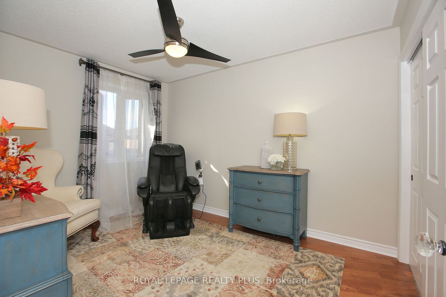 2273 Pell Cres