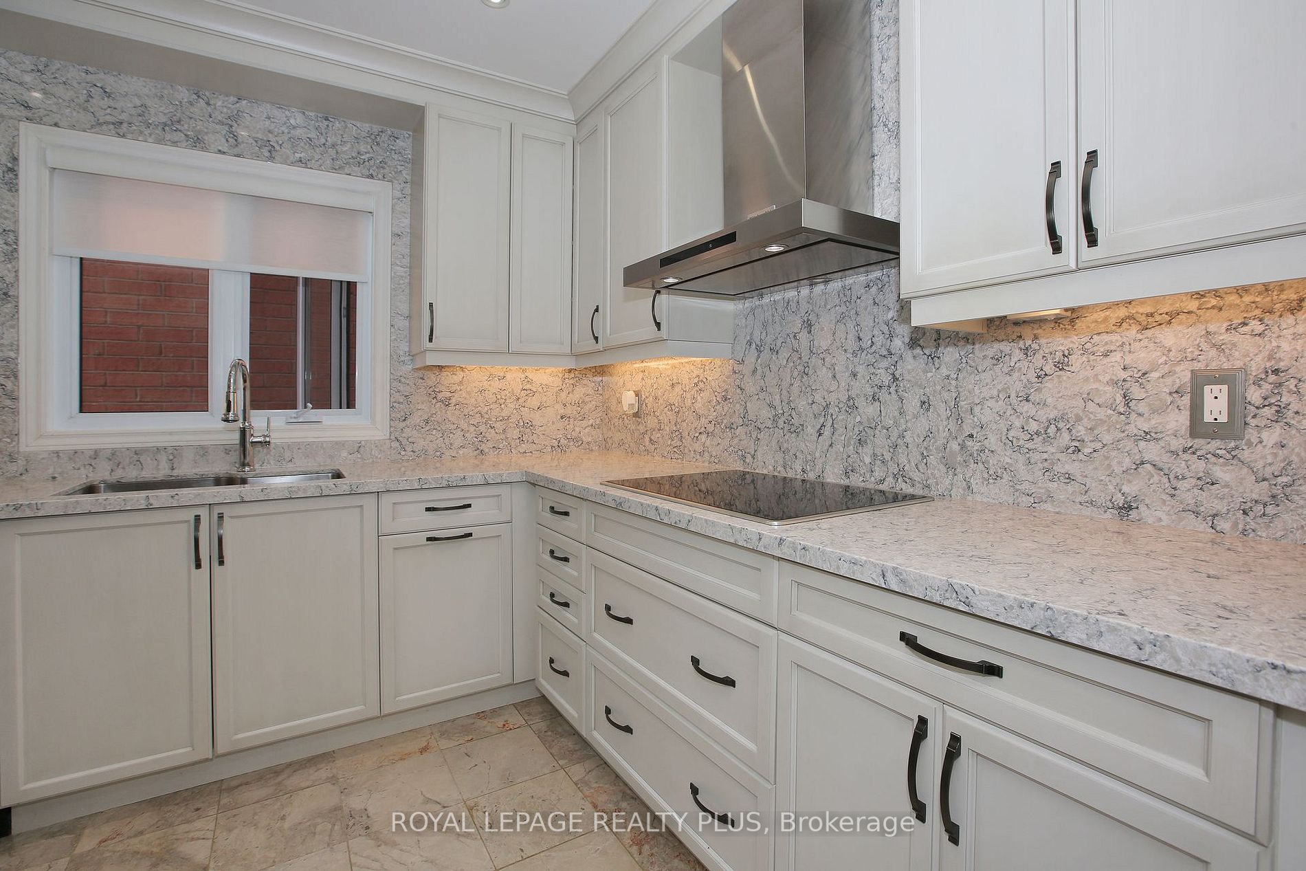 2273 Pell Cres