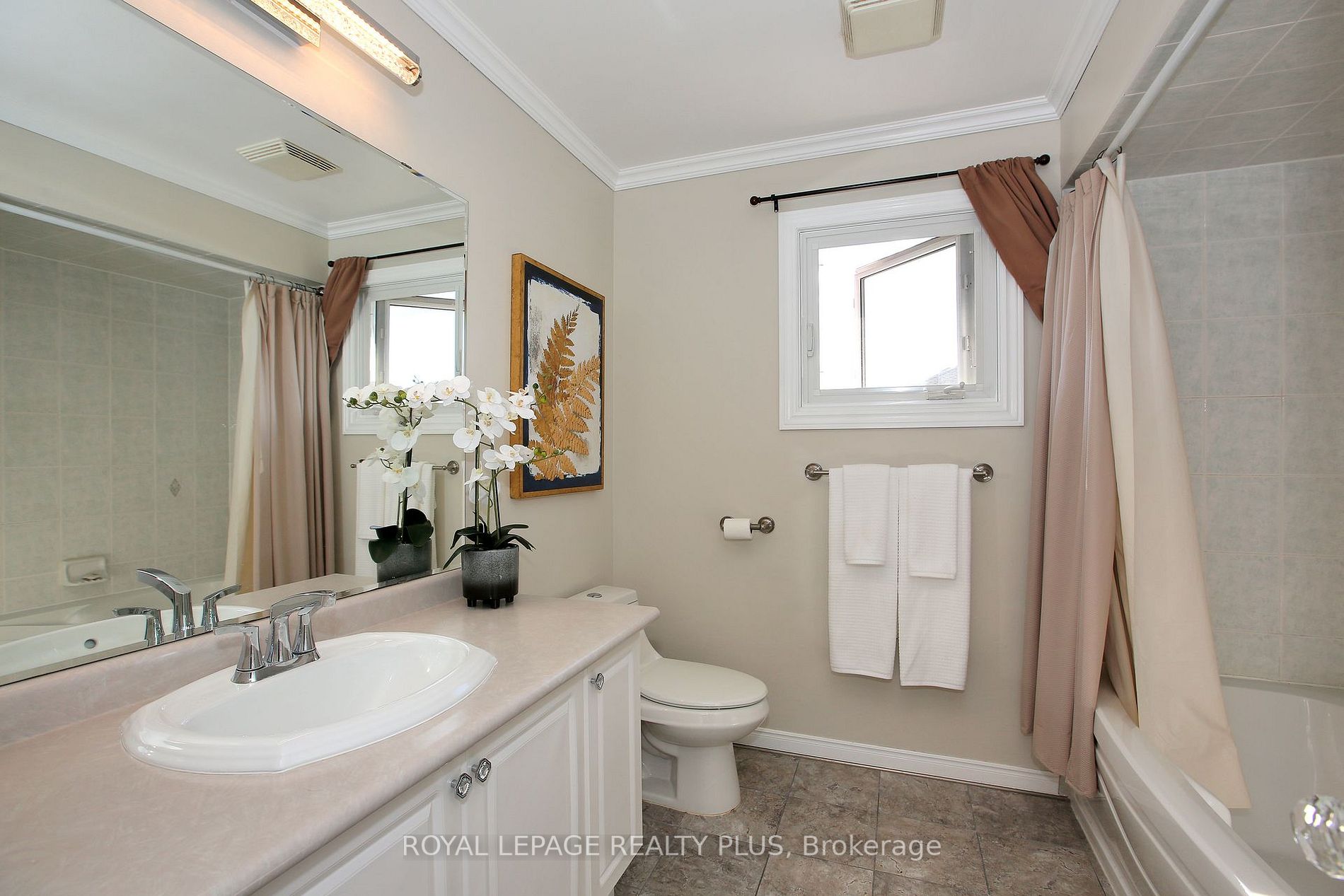 2273 Pell Cres